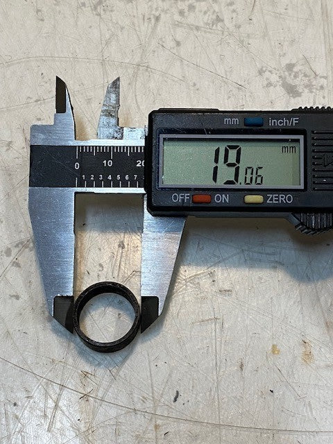 28 Qty of PB Crimp Polybutylene Adapter Couplings 1-1/4" Long 19mm OD (28 Qty)