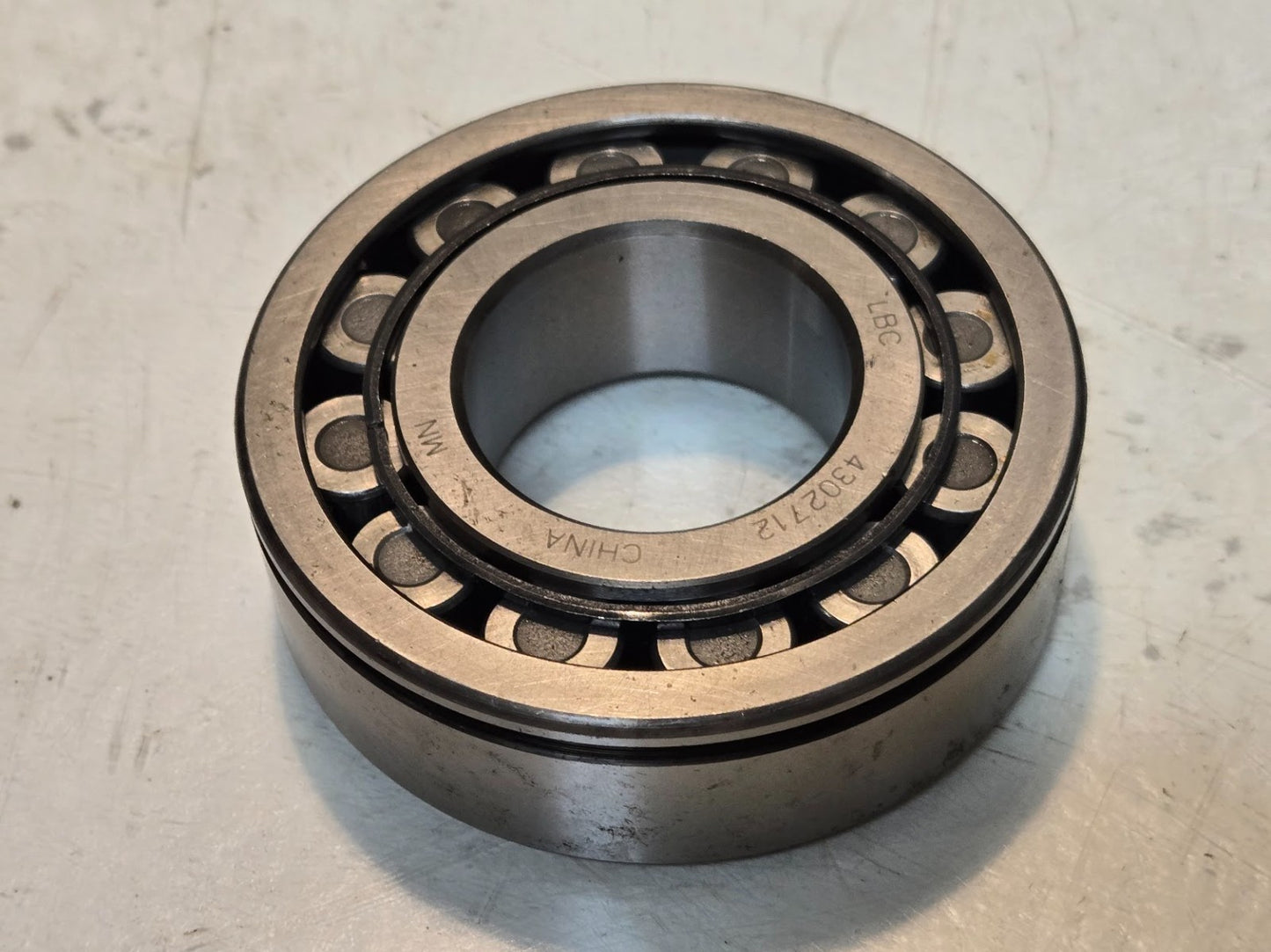 LBC Cylindrical Roller Bearing 4302712 | 83 mm OD x 38 mm Bore x 25.4 mm Thick