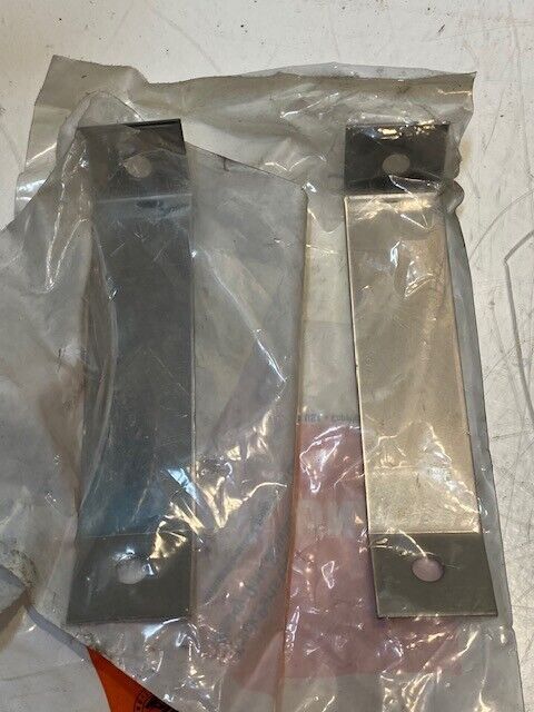 2 Quantity of Navistar International Truck 2010089C1 Brackets (2 Quantity)