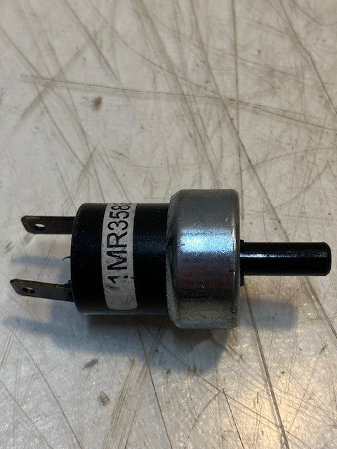 Mack Pressure Switch Sensor 1MR3583M Normally Closed Pressure Switch