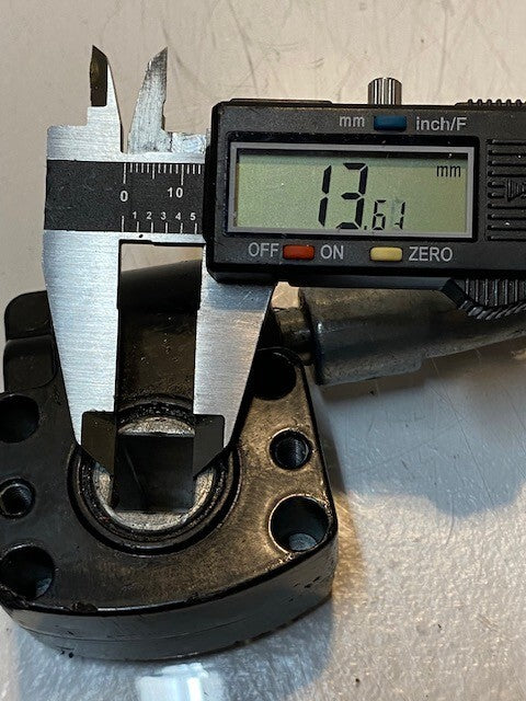 Vertical Curtain Gear Wormgear Bracket w/ Square Center 14mm