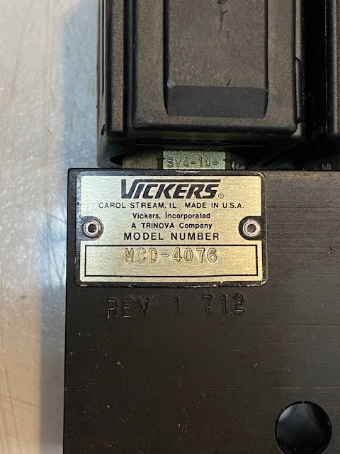 Vickers MCD-4076 Hydraulic Directional Control Valve Manifold Assembly