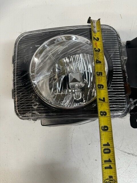 Eagle Eyes GM382-B001R Passenger Headlamp