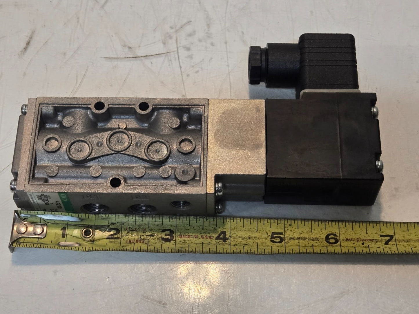 CKD 4F210-08 Pnuematic Solenoid Valve DC24V | 7Z13 G | 0.1-1.0 MPa | C1C2 E1SE2