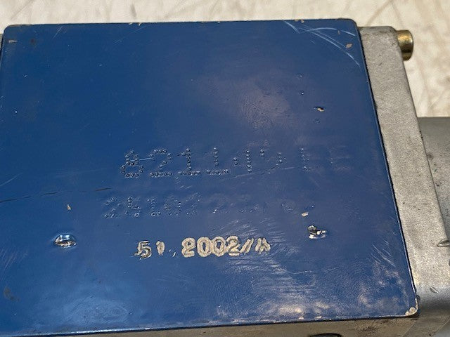 Hydraulic Directional Control Valve 821149EE 9" L 3-3/16" W 2-3/4" H 11mm Holes