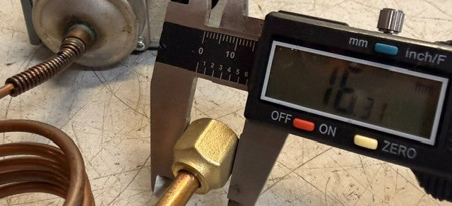 Johnson Controls P70AB-2C Single-Pole Low-Pressure Control Switch With Hardware