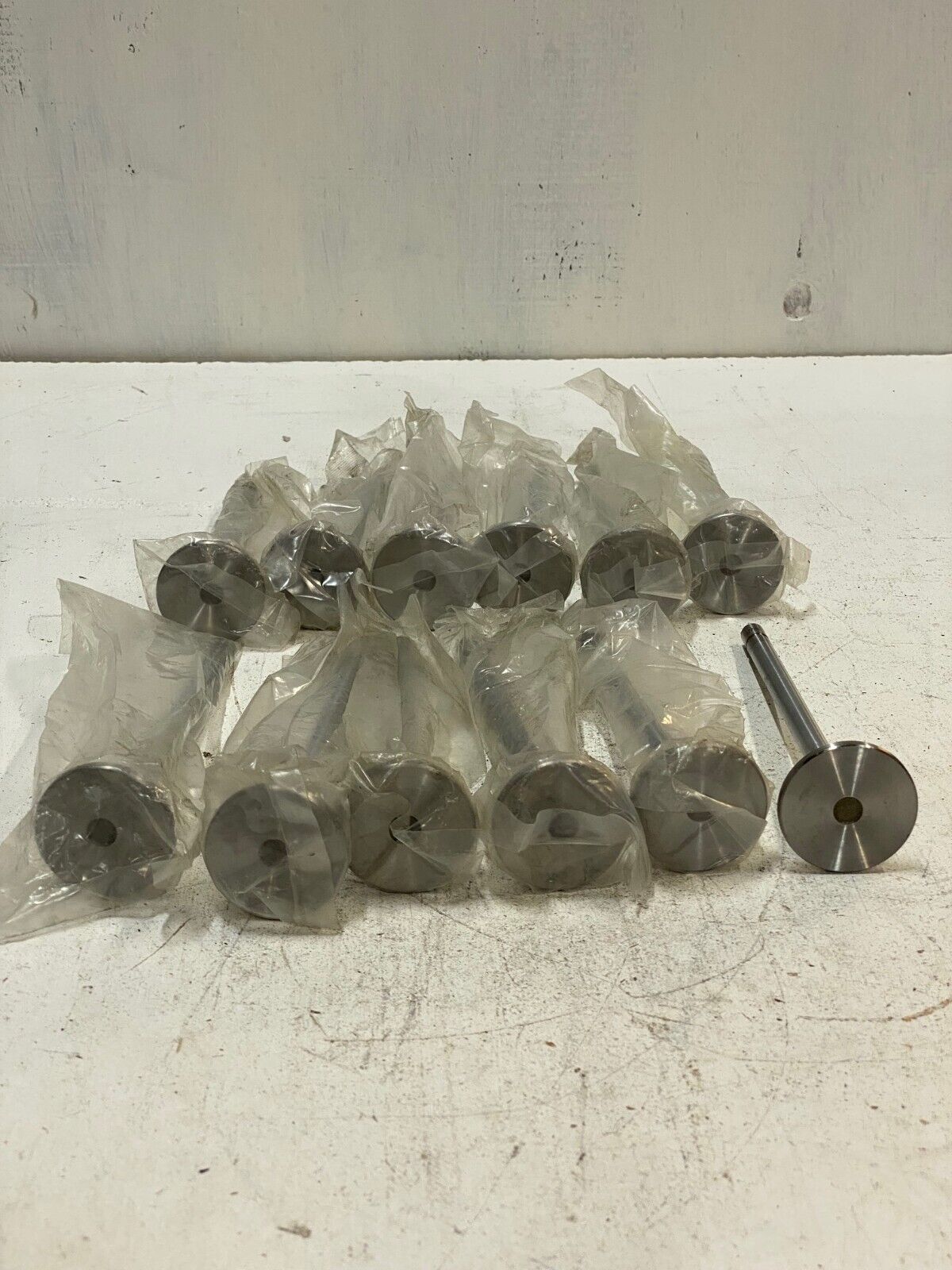 12 Qty of 01928S H0710 Engine Valves 7" Length (12 Quantity)