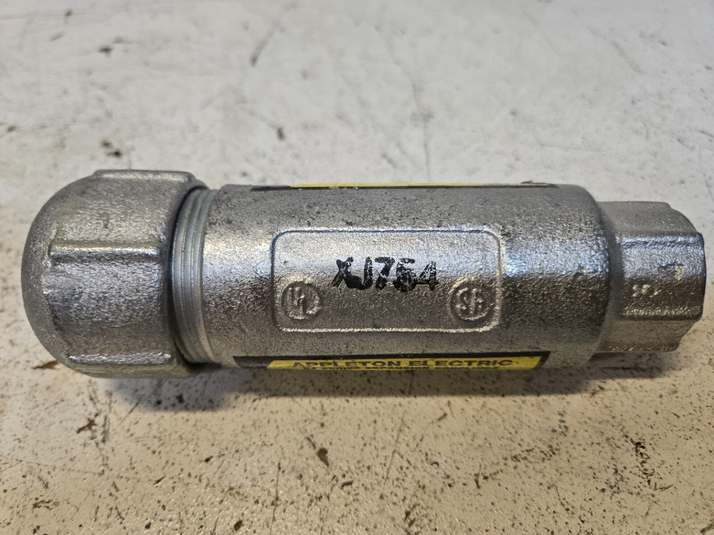3 Quantity of Appleton Electric XJ754 Expansion Couplings (3 Quantity)