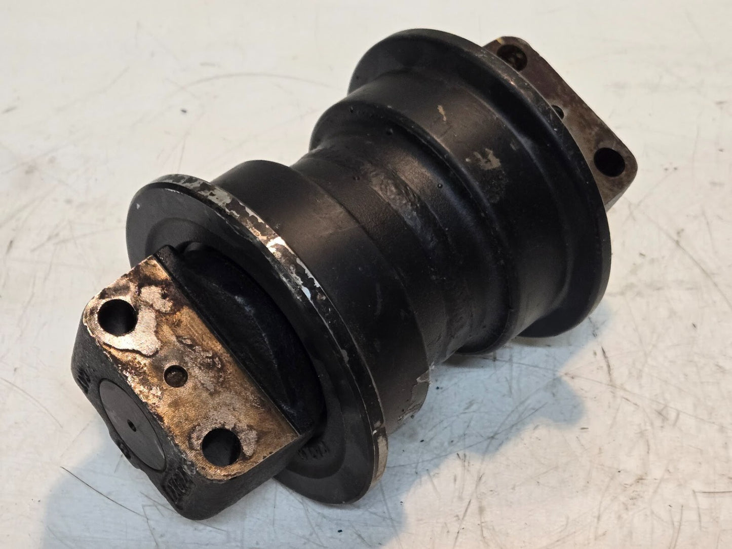 CAT Bottom Track Roller 2X02 14 | 4 Bolt Mounting | 5-5/8" OD | Dual Flange