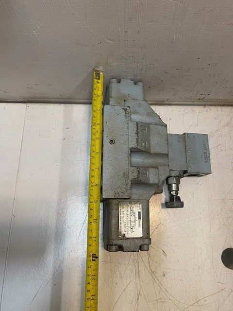 Denison Hydraulic Directional Control Valve 4RP01D625A3G24 3DP06E430301A3G24