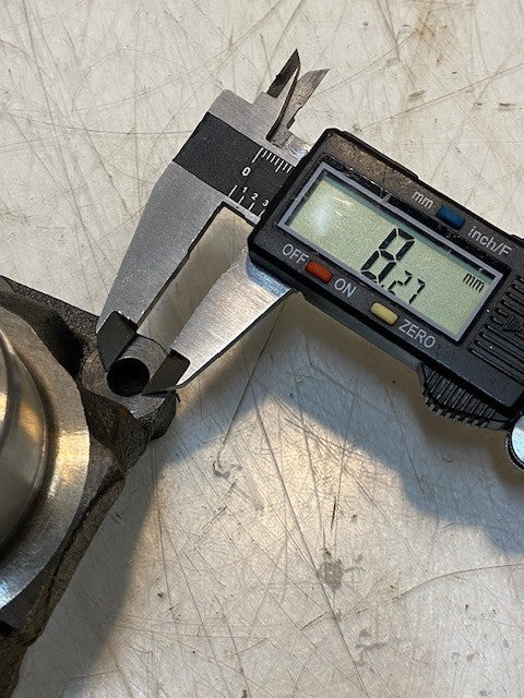 Axle Flange Yoke Pinion 24-Spline 32mm Bore 48mm OD 3-1/2" Long 2-7/16" Wide