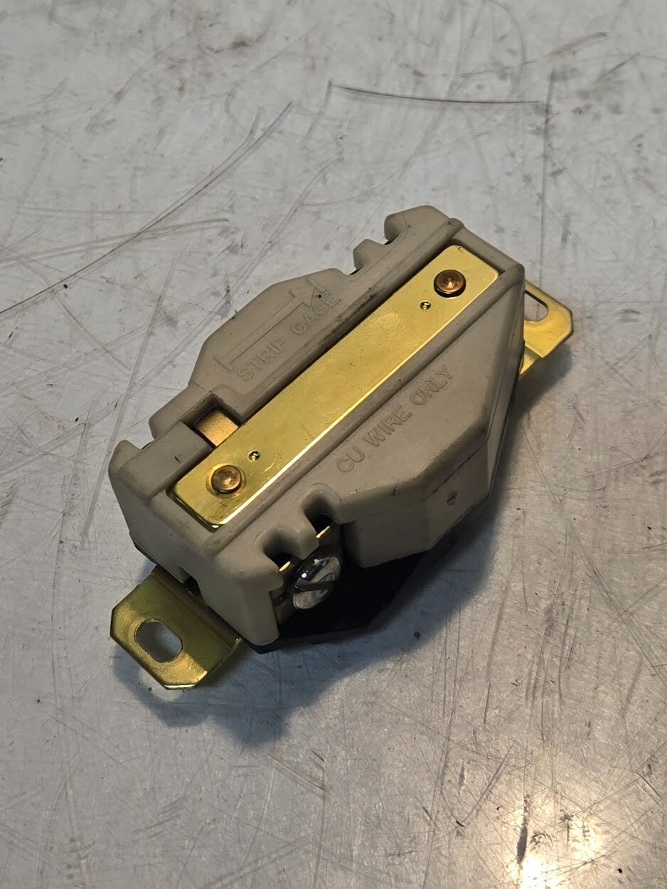 Hubbell Twist-Lock Receptacle L5-20R | 20A 125V | 2 Poles Screw Terminals