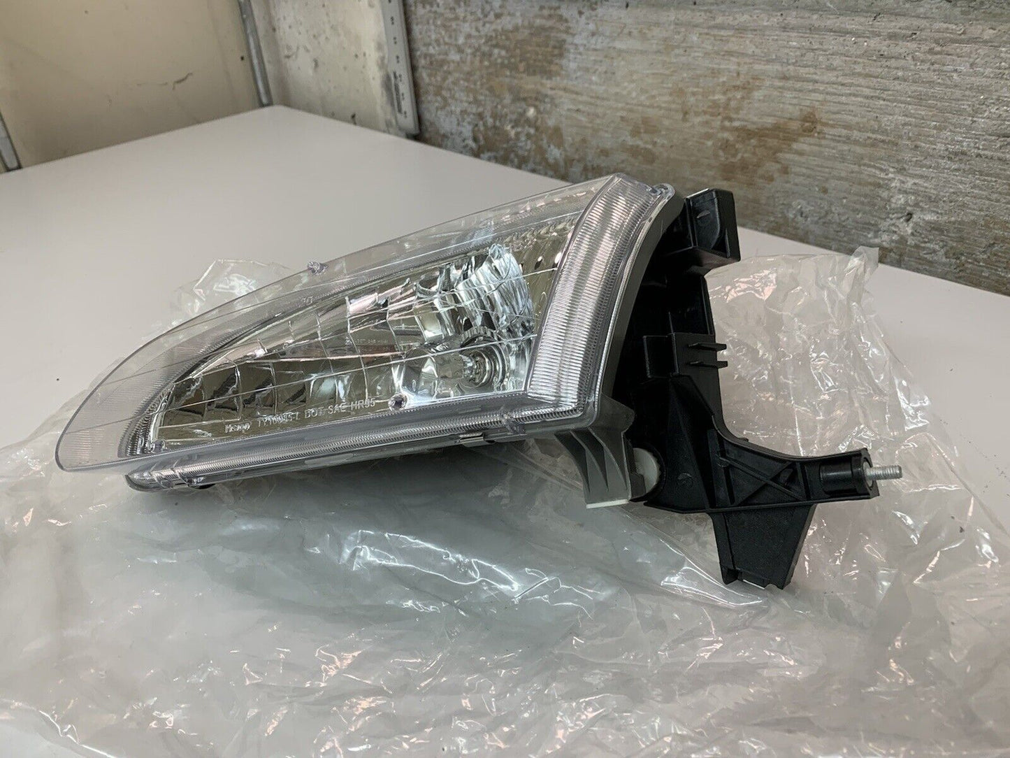 Vision Automotive TY10085-L Toyota Corolla Headlight