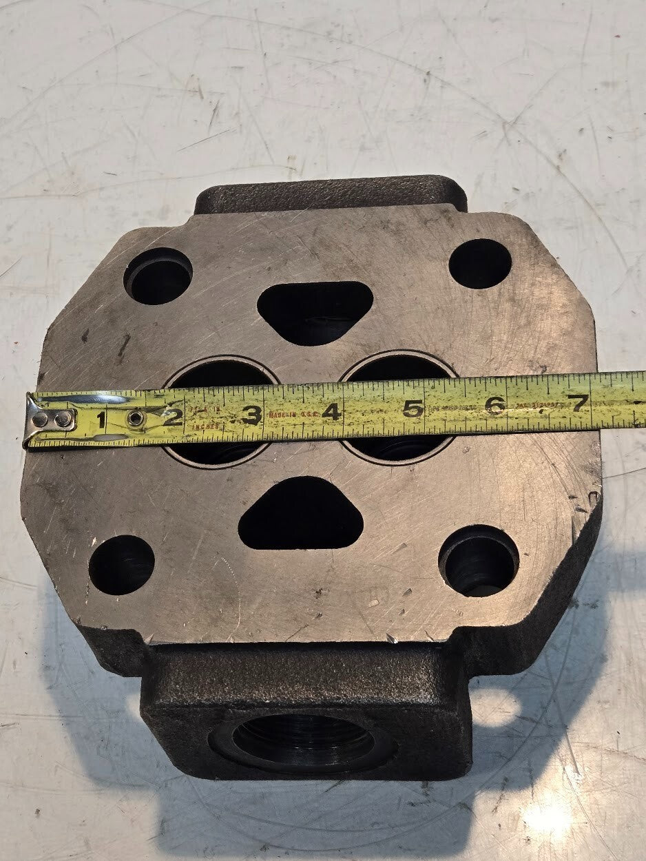 Hydraulic Pump Cover 592-01563 | KHF1580 | 2-1/4" Inlet/Outlet | 4 Bolt