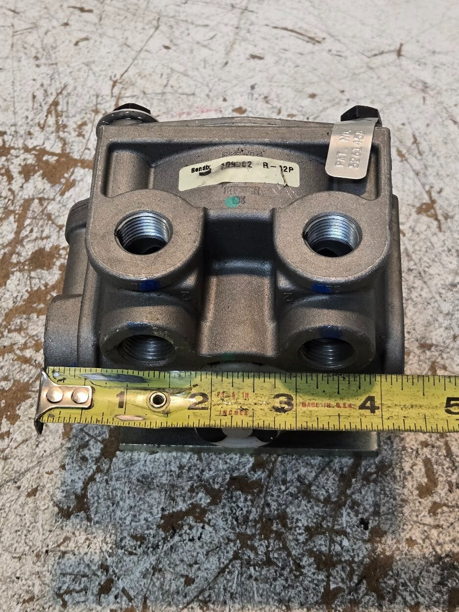 Bendix 109002 R-12P Pilot Relay Valve with 296010 Bracket | 909828