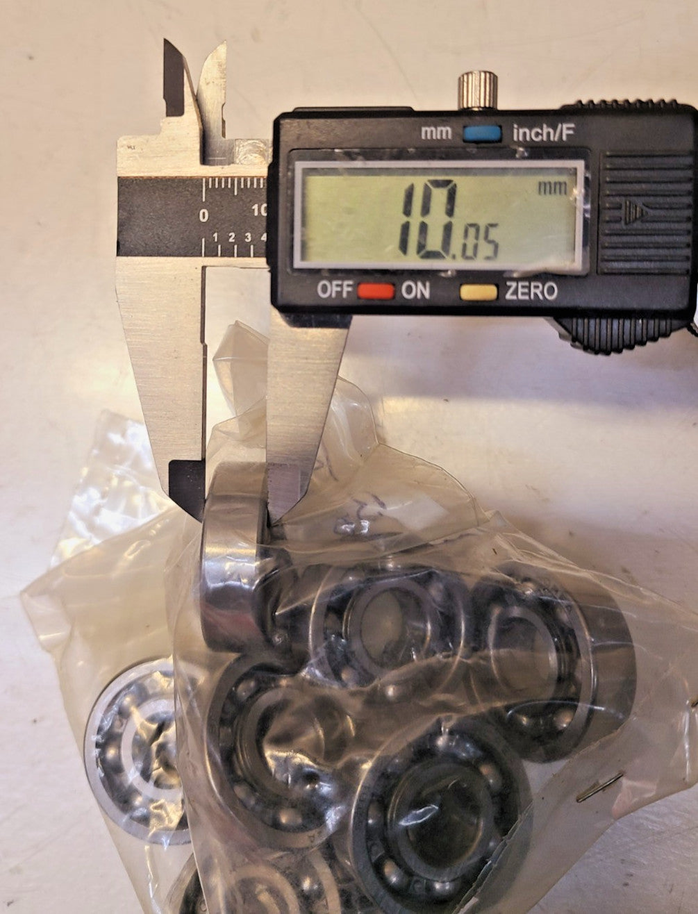 11 Quantity of KBC Bearings Part Number 6201 (11 Qty)