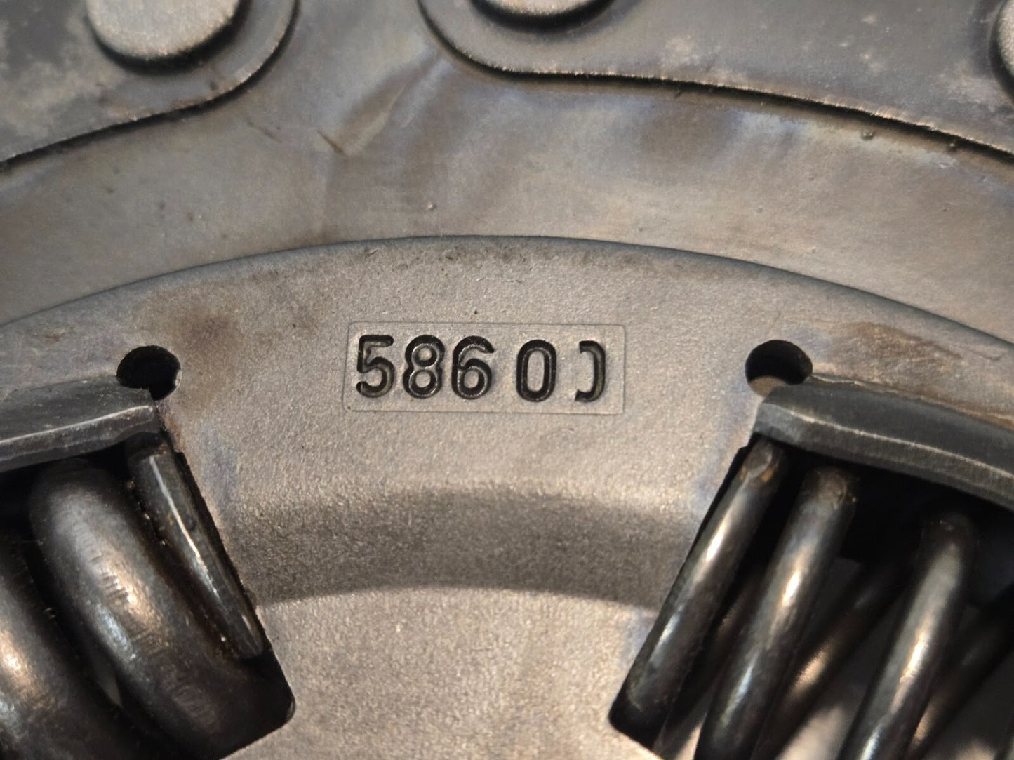 LuK Clutch Disc 58600 | 517 01 | 12-7/8" Diameter | 1 Inch 10 Spline Drive