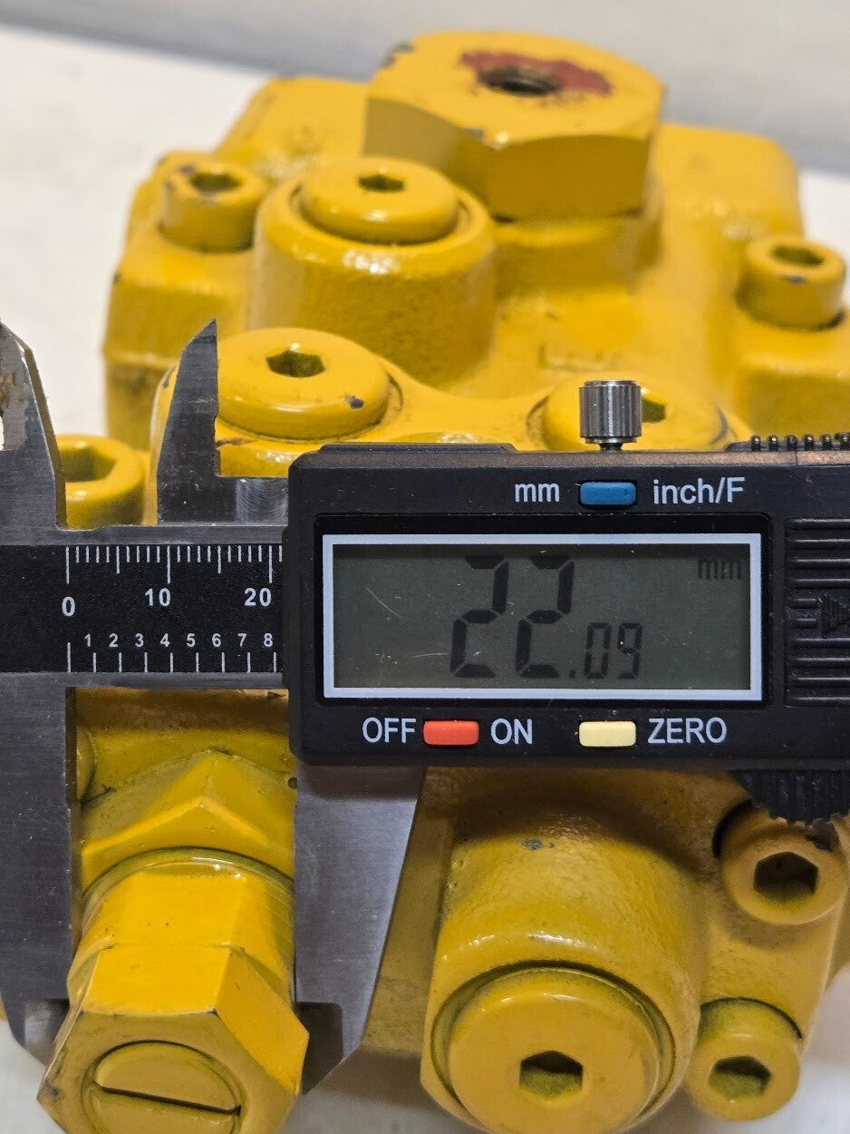 Hydraulic Control Valve SD7X6 | 9-1/2" x 4-7/8" x 3-1/2" | 10 mm Thread