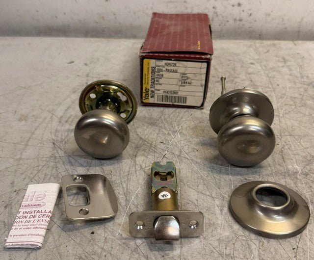 Yale Horizon Design 100H Passage Door Knob HS43103N02 For Hall Closets