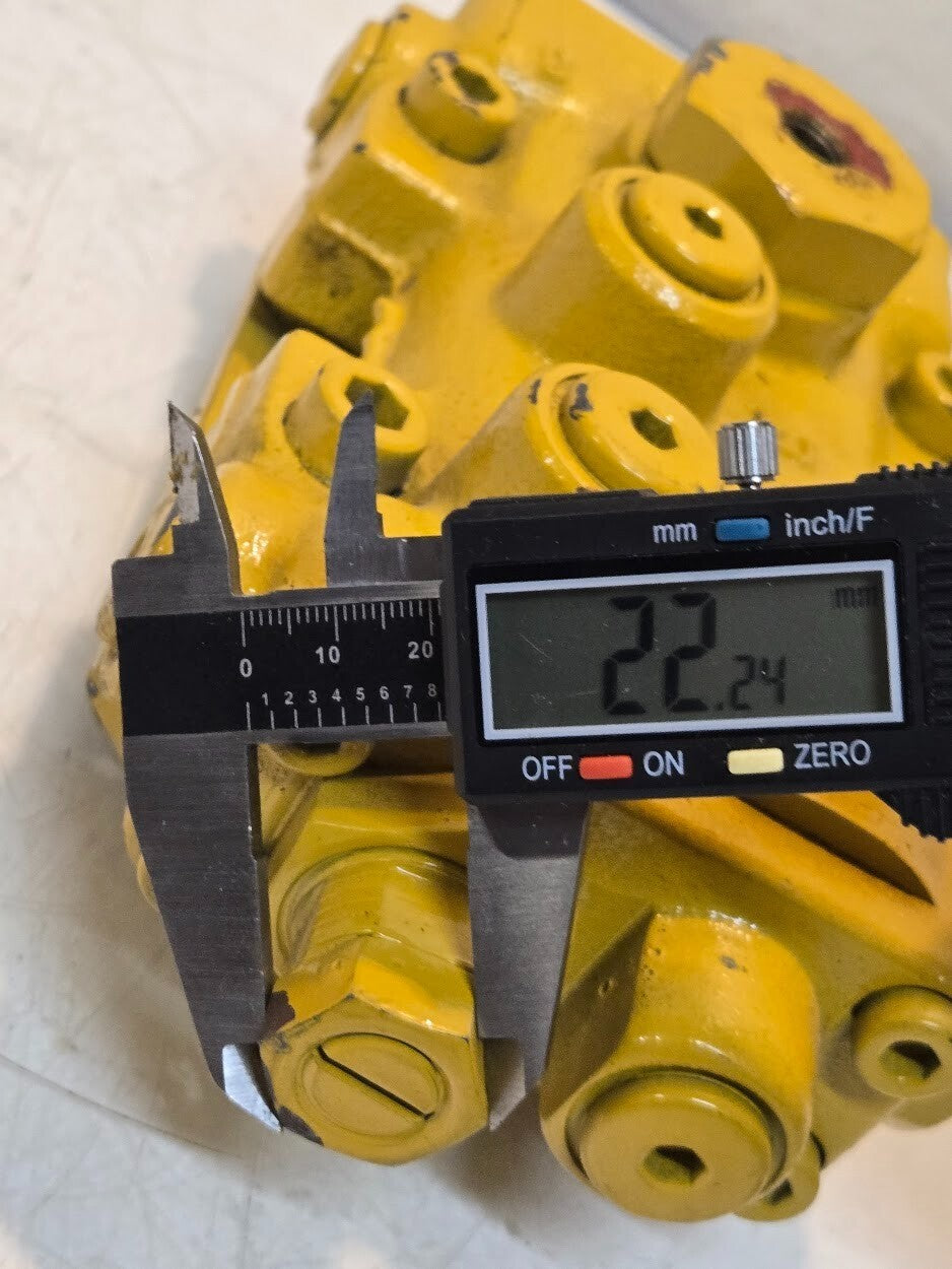 Hydraulic Control Valve SD7X6 | 9-1/2" x 4-7/8" x 3-1/2" | 10 mm Thread