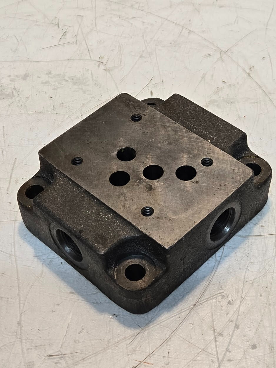 F91 Hydraulic Manifold Subplate 1/2 in FNPT Ports for Bailey Chief D05