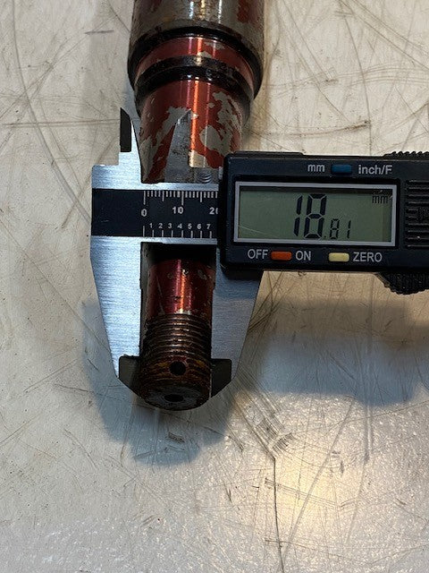 AGCO Parts 526073 | 525073 Cylinder 16-1/2" Long 44mm OD 19mm Thread