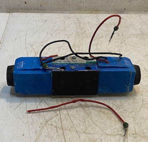 Eaton Vickers Hydraulic Solenoid Valve Used DG4V-3S-33C-M-KUP7-D2-G5-60-EN534