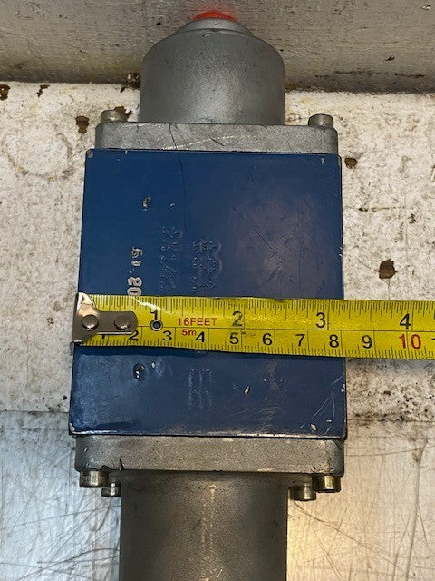 Hydraulic Directional Control Valve 821149EE 9" L 3-3/16" W 2-3/4" H 11mm Holes