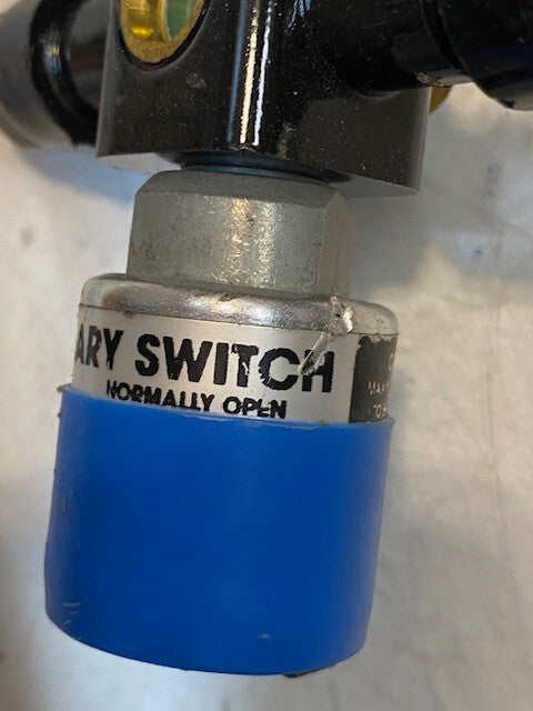 Drier Filter Receiver w/ Top mnt Trinary Switch 31-2002-1 | 12" Long 4" Wide