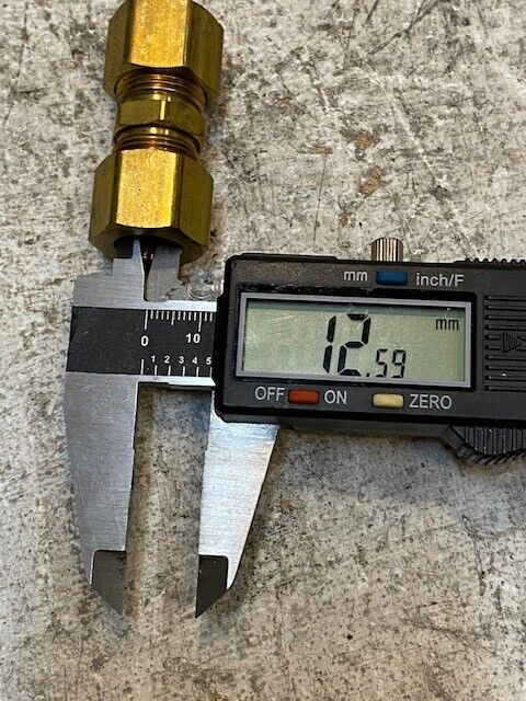 8 Quantity of Parker 2P220 Brass Union Compression Fittings (8 Quantity)