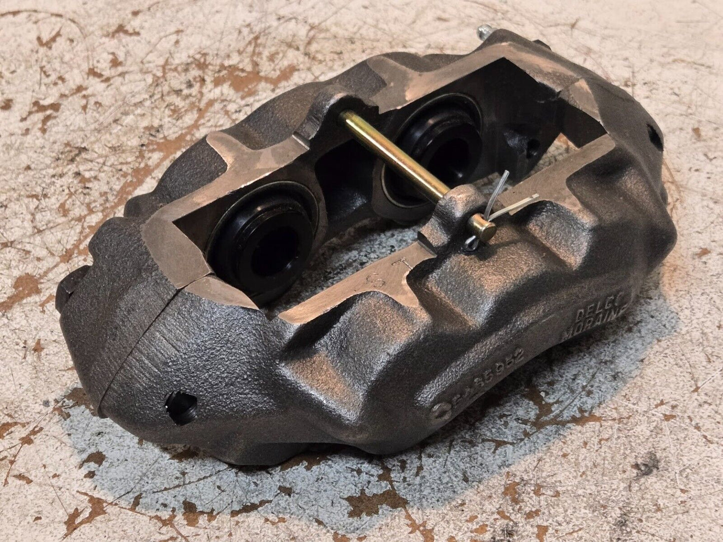 Delco Moraine Brake Caliper 5473795 for 1965-82 Corvette