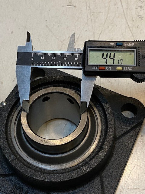 IPTCI 4-BOLT FLANGE PILLOW BLOCK BEARING F209 UC209-28GL3 | 44MM BORE