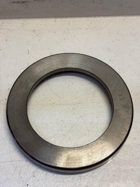 UD Trucks Genuine Parts Seal Retainer | 43224-Z5002