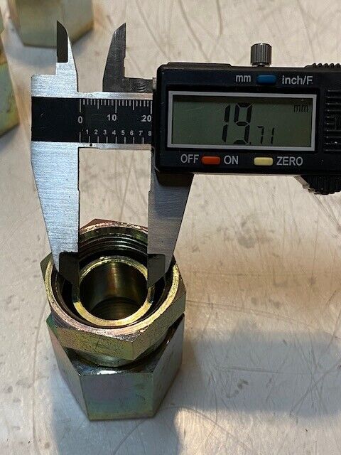 8 Quantity of Female Pipe Swivel Fittings 30mm Top End 29mm Bottom End (8 Qty)