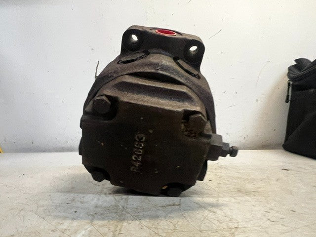 Hydraulic Pump Stroke Control Valve Housing R42663 Replacement For Tractors
