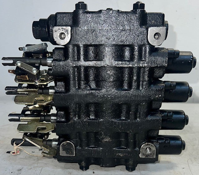 Husco International Sectional Hydraulic Directional Control Valve 97E72-40020