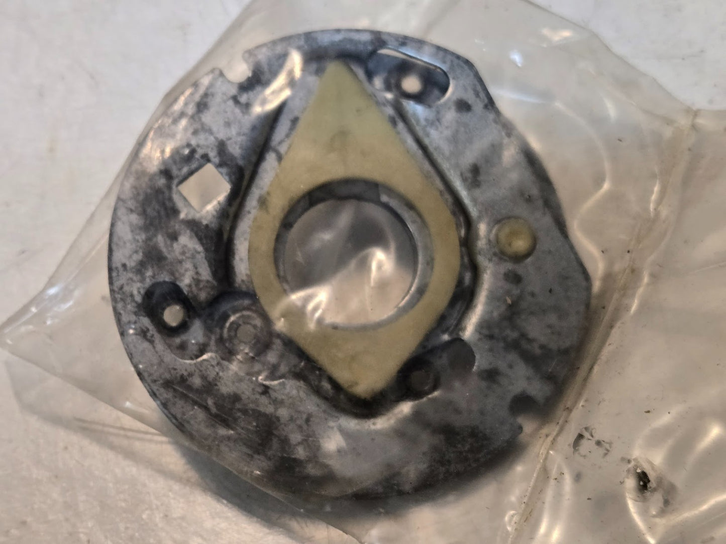 Ford Motorcraft DB-186-A Distributor Breaker Plate | D2PZ-125151-B | 081886