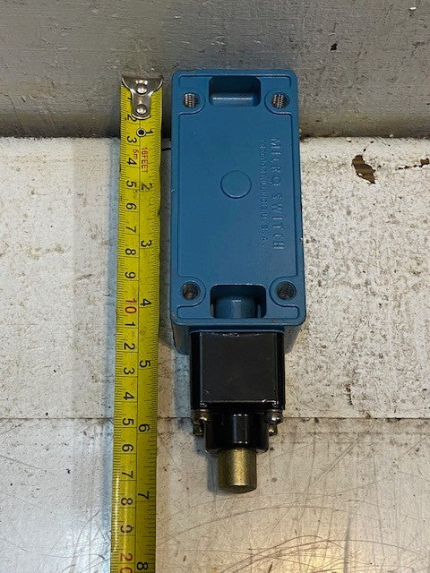 Honeywell Micro Switch 5000 RMS Symmetrical Amperes 240V Max 7" Long 16mm End