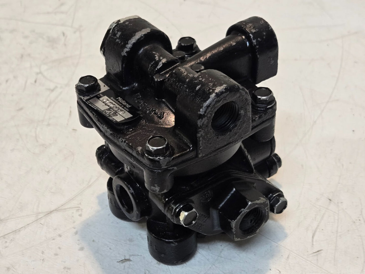 Midland KN26000X 0707 Air Brake Control Valve | RT-4 | Remanufactured by Haldex
