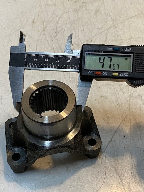 Axle Flange Yoke Pinion 24-Spline 32mm Bore 48mm OD 3-1/2" Long 2-7/16" Wide