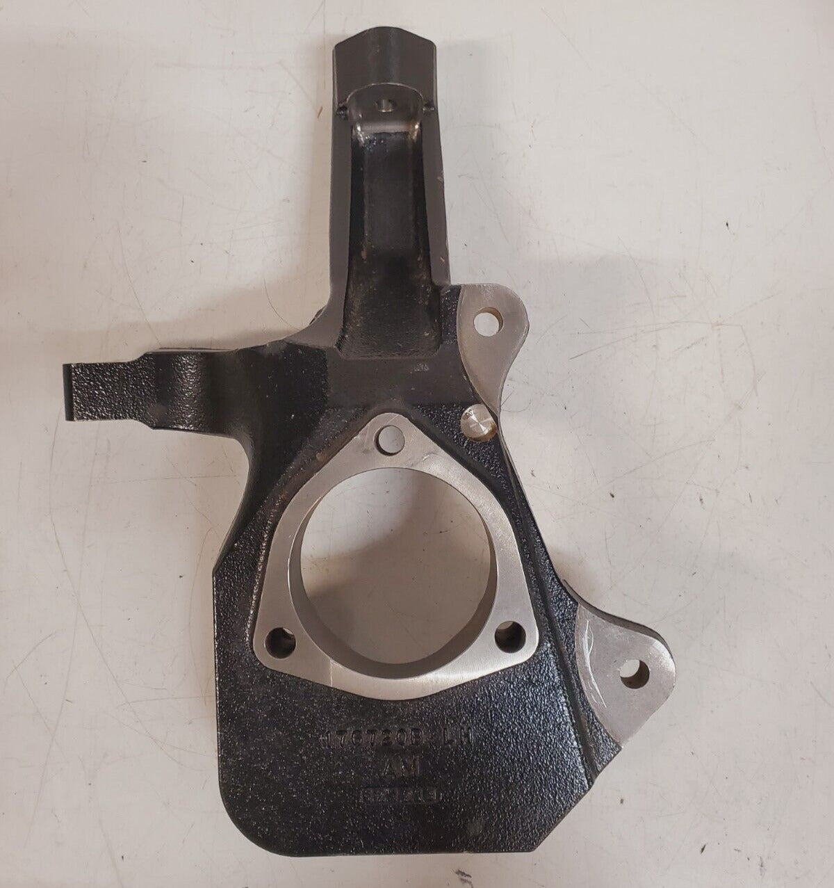 Front Knuckle Left 176720B LH AM | 121213