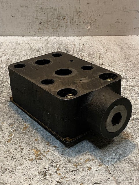 Hydraulic Pump Valve Accum PR Tank 22mm Bore 8-5/8" L 4-3/4" W 2-3/4" H