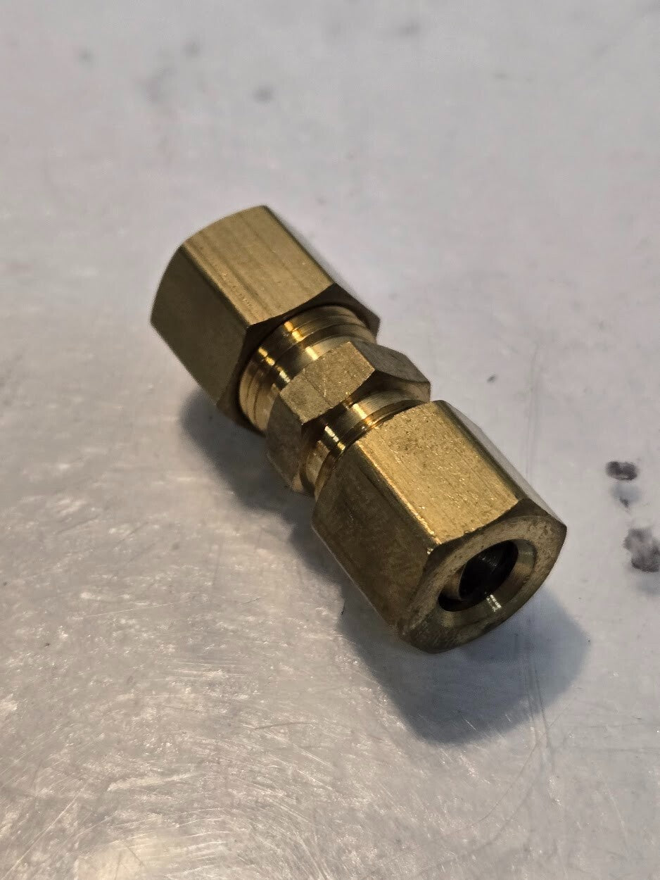 10 Quantity of Anderson Metals Corp Part 62 1/4" Compression Unions (10 Qty)