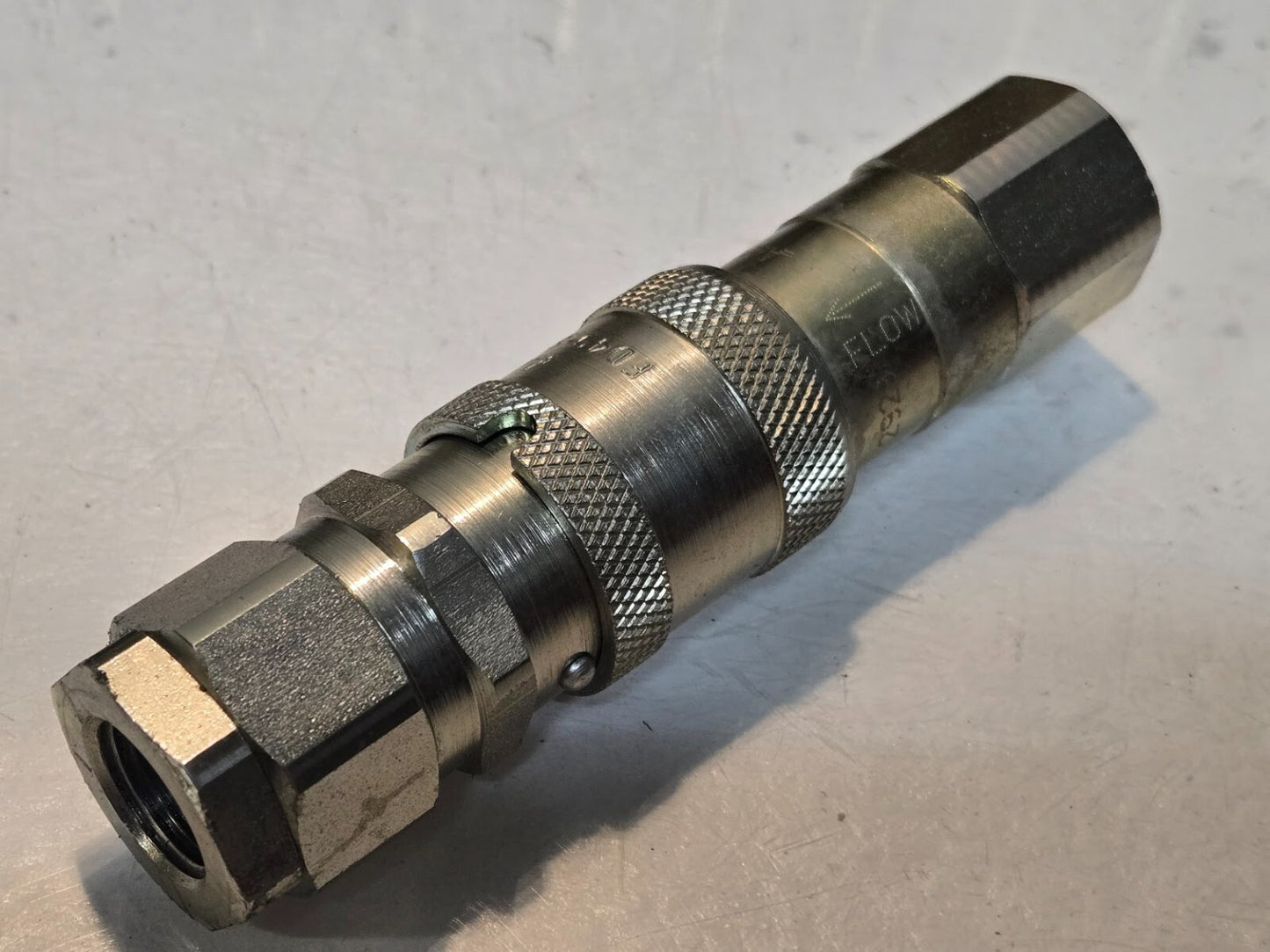 Aeroquip FD49 Series 2929 3/8" Quick Disconnect Hydraulic Valve 1/2" FNPT Ends