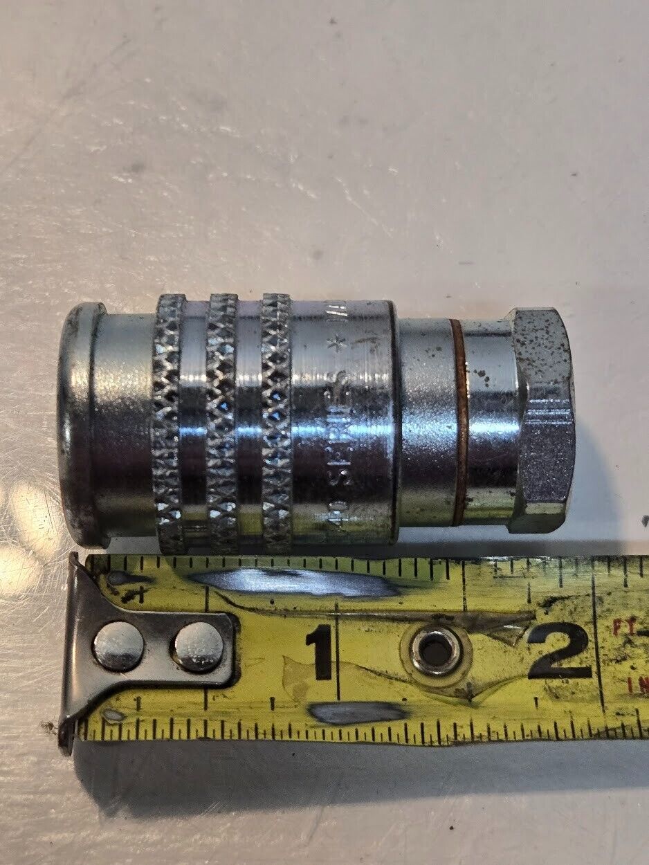 12 Quantity of Aeroquip FD40-200 1/4" Pneumatic Couplings 1/4" FPT (12 Quantity)