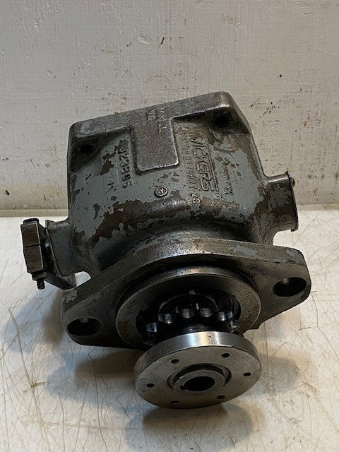 Vickers 323805 Heavy-Duty Industrial Hydraulic Motor 2776627-28