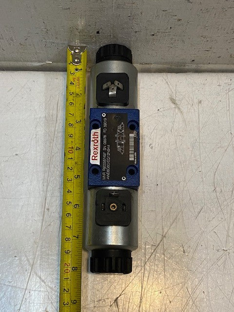Rexroth R900567497 Hydraulic Double Solenoid Directional Valve USED