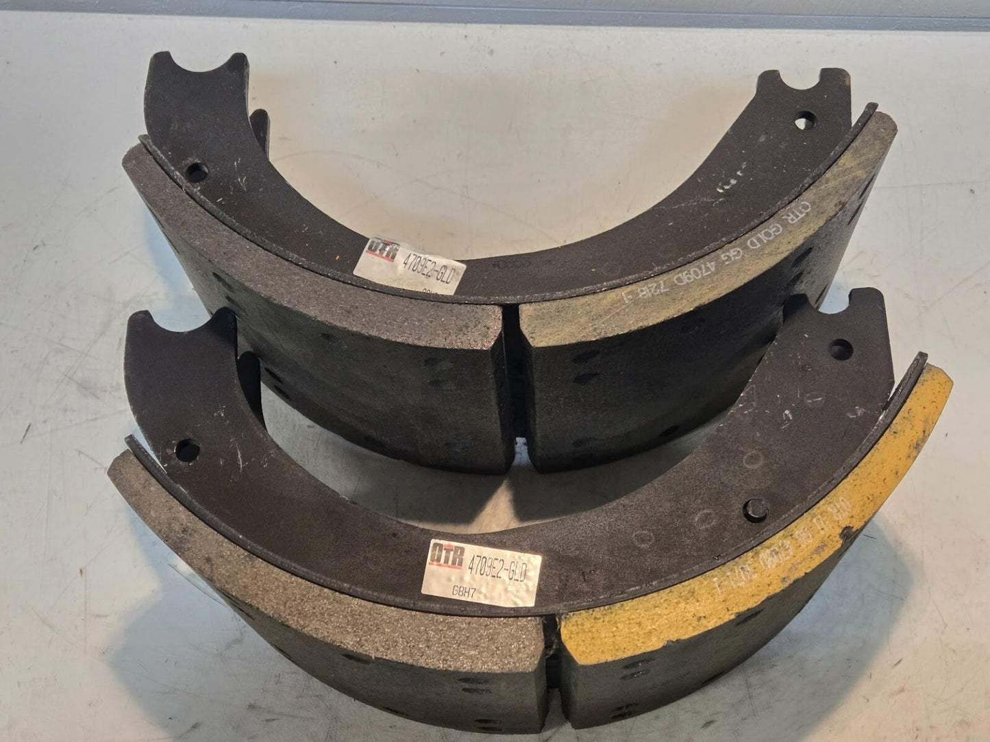 2 Quantity of OTR 4709E2-GLD Brake Shoes for Spicer | 819700AI | 819707 (2 Qty)