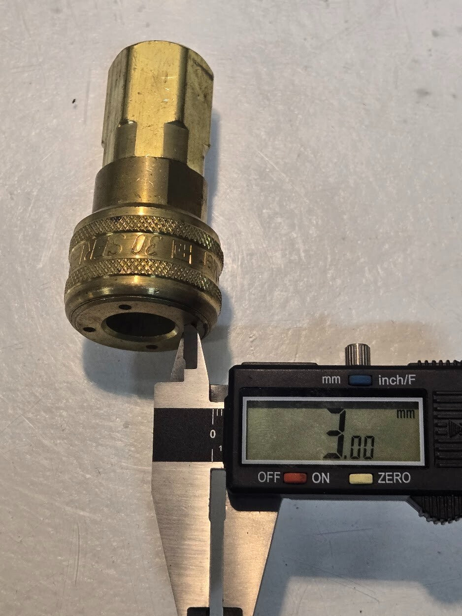 Parker 30 Series B37 1/2" Quick Connect Coupler 1/2"-14 Female Threads