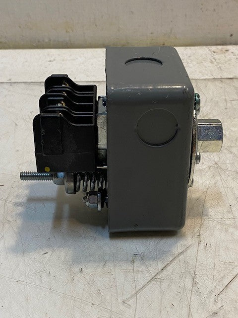 Square D Water Pump Pressure Switch 11mm ID 6mm Thread 5" x 3-1/2" x 3-1/8"